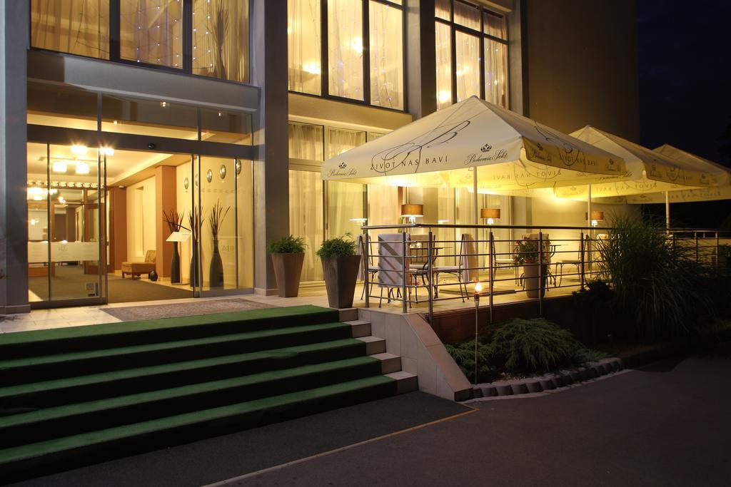 Golden Fish Apartmany Xia Plzen Exterior photo